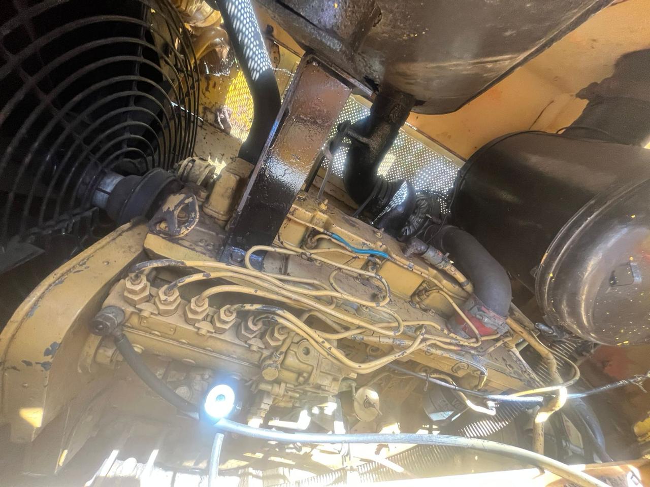 Compartimento do motor do trator Fiatallis FD170