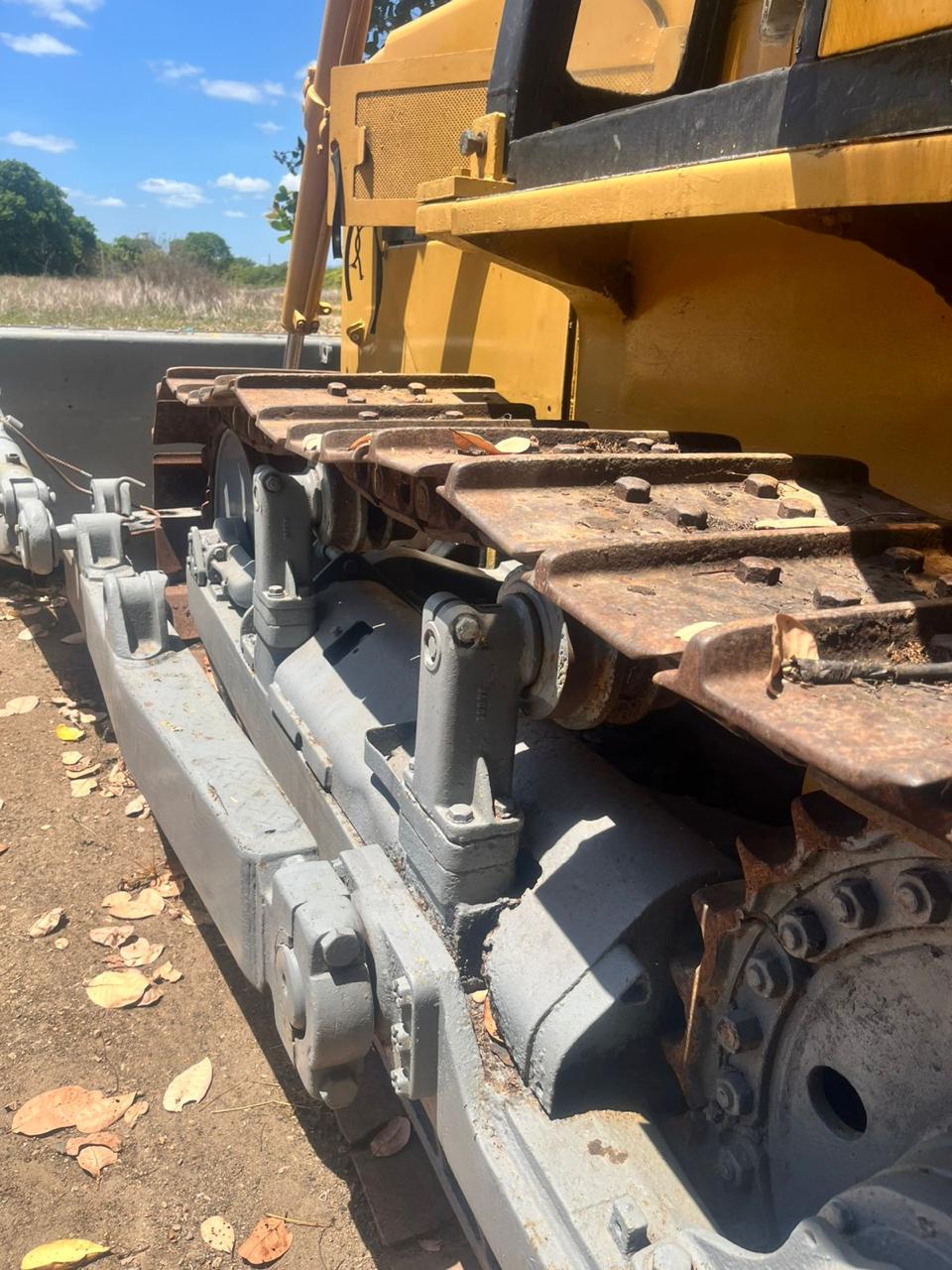 Lateral e conjunto de esteiras do trator Fiatallis FD170