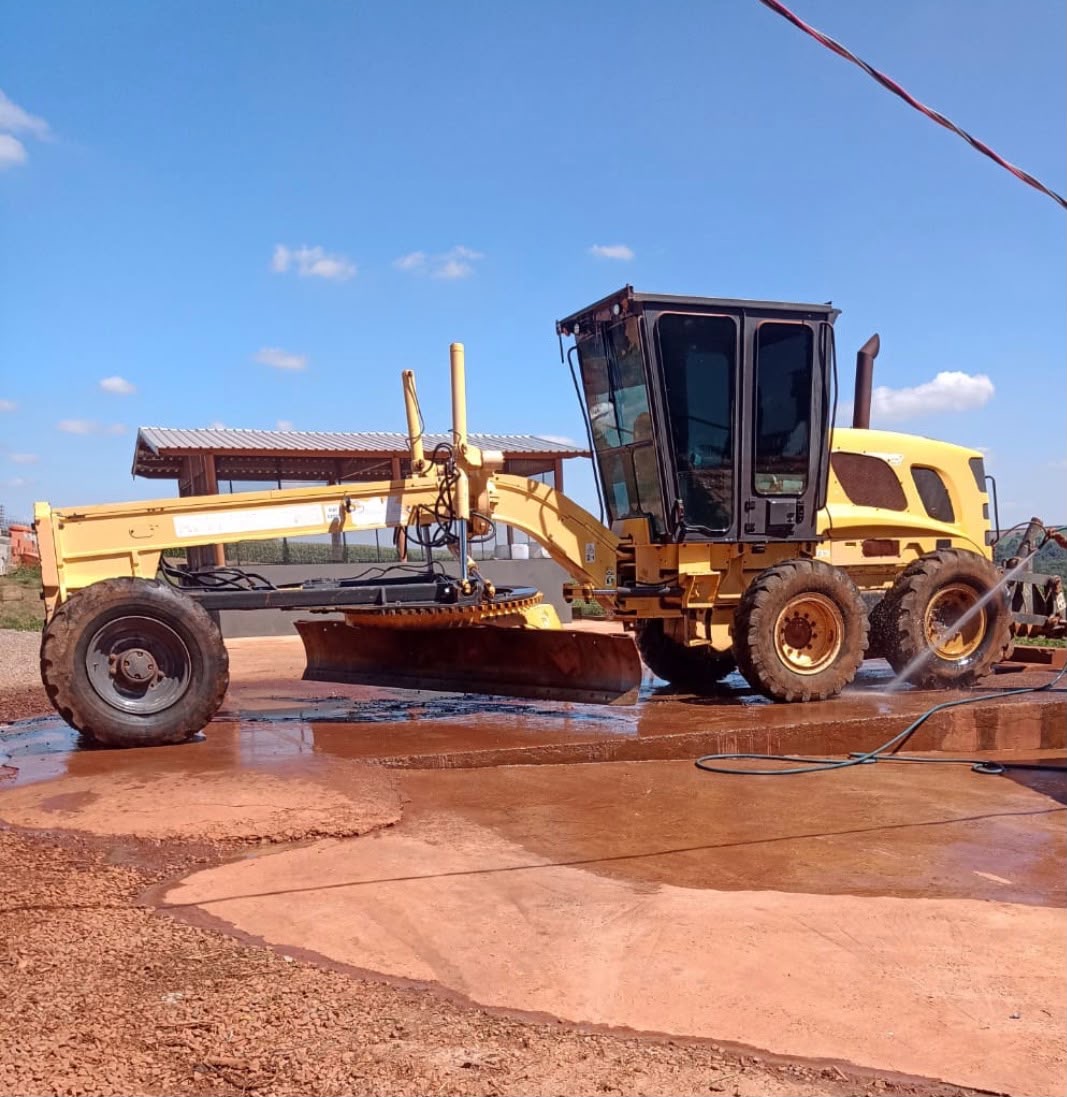 Motoniveladora New Holland RG140B, ano 2007, em Buri, São Paulo
